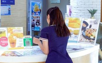 高清原图来啦，爱丝的美丝病栋也太抓人眼球，目光不自觉地往下移了。