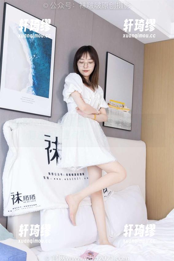 BoBoSocks袜啵啵-稚予 BoBoSocks袜啵啵 - 感觉稚予的全套让阿迪板鞋更有趣,快去下载吧。