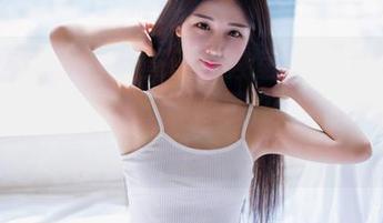 GIRLT果团网 – 黄歆苑教室大探险：图片多得数不过来，资源像藏在课本里的宝藏！