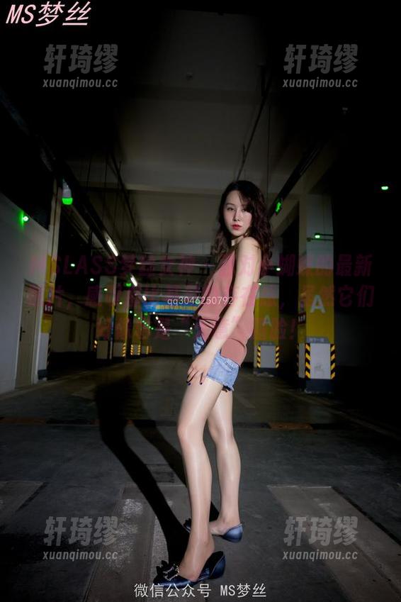 MSLASS梦丝女神 - 面对小蝴蝶的最新照片，感叹那比基尼的存在感，虽然它们好像也是“无意”露脸！