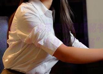PANS写真 – 水水带来的最新秘书合集，让办公桌也能变身成“秀场”。