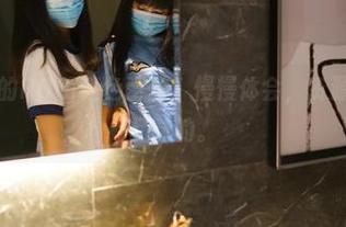 发现最新的ROSI红色蕾丝，慢慢体会，资源是要细细品味的。