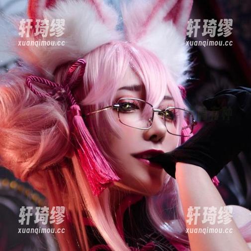 最新Sakiiii翎柒白毛衣cos，隐隐有种想要捉弄人的气息。