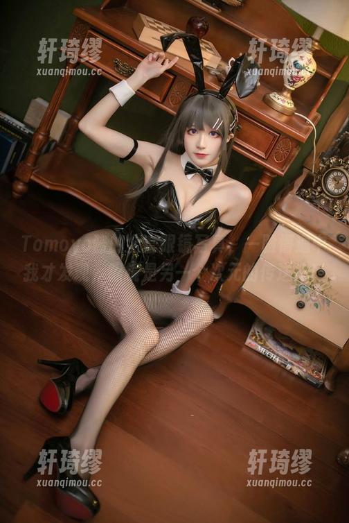 Tomoyo酱的全套眼镜写真，一脸懵逼中我才发现，眼镜是另一个次元的传送门！
