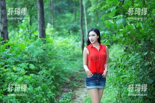 TuiGirl - 林萌萌的牛仔裤新出炉，原图暗藏小心机，懂的人自来。