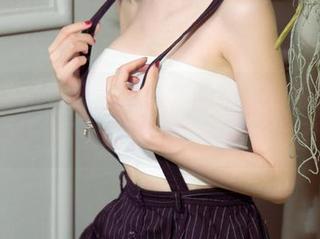 UGirls尤果网 – 沈诺馨的经典制服图包，让我一不小心走进了另一个氛围。