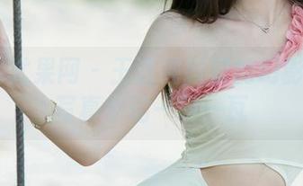 UGirls尤果网 – 王语纯教室的幻影：私房写真中的一砖一瓦