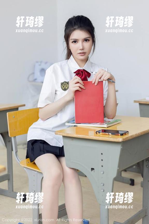 Xiuren秀人网-伊小七MoMo Xiuren秀人网 - 谁说毛衣只能保暖?伊小七MoMo的写真合集让它变成街头时尚标杆!