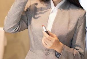 Xiuren秀人网 – 在白洁Bessie的夏天里，书写一种轻松的态度：写真虽有规律，却是随意的快乐