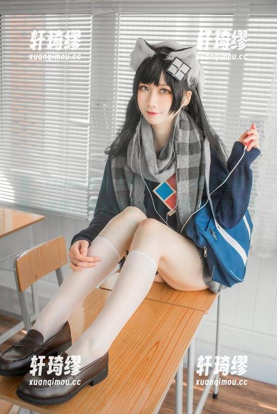看，izumi泉桃子的兔女郎，高清壁纸让每一张照片都充满了懵懂与惹人喜欢的气息。