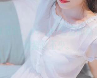 这组全套写真，usejan蓝蓝的私语让人觉得猫腻不少。
