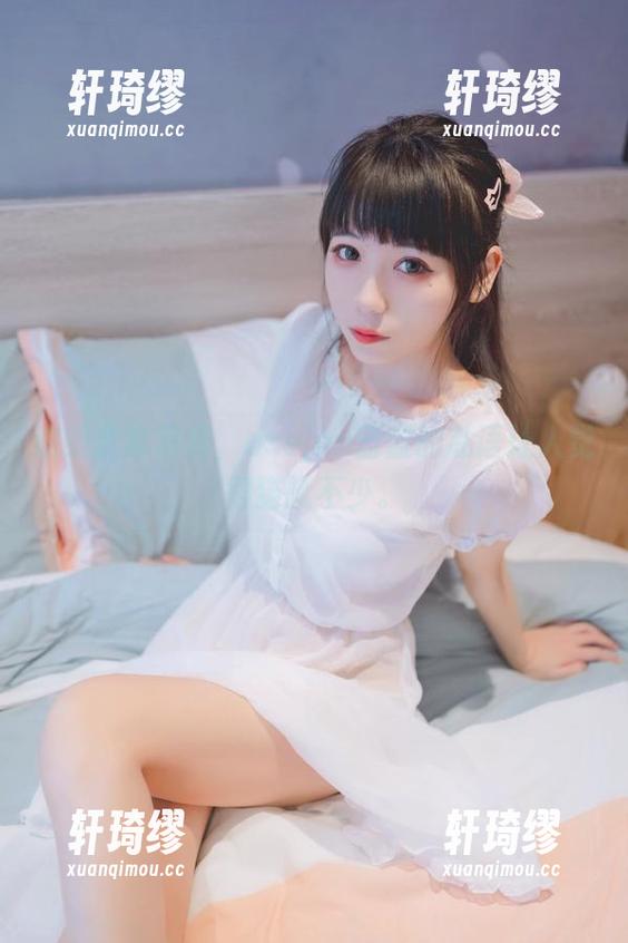这组全套写真，usejan蓝蓝的私语让人觉得猫腻不少。