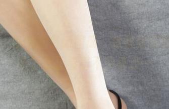 丽柜 – 悠悠的最新图册，制服穿搭能否上天？反正看着不少槽点…