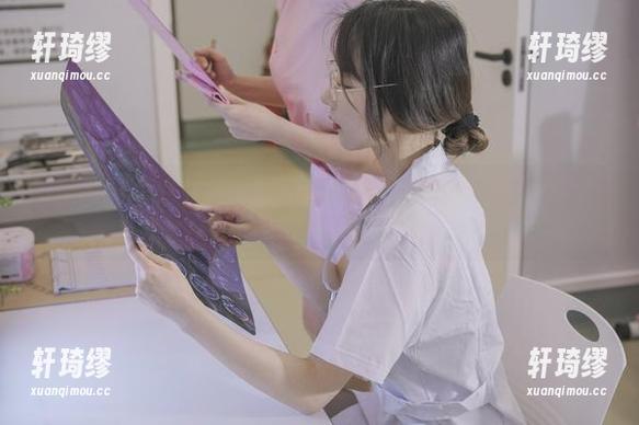 云溪溪奶桃 作品合集:云溪溪奶桃的旗袍,围绕着她的韵味,连时间都不敢打扰吧。