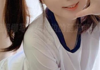 依依超级懒写真：海边的涟漪和那点小倔强