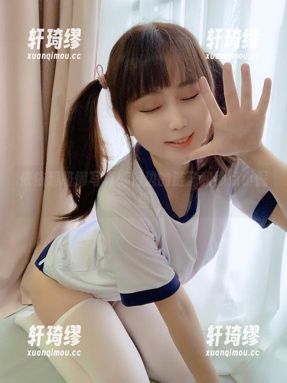依依超级懒写真：海边的涟漪和那点小倔强