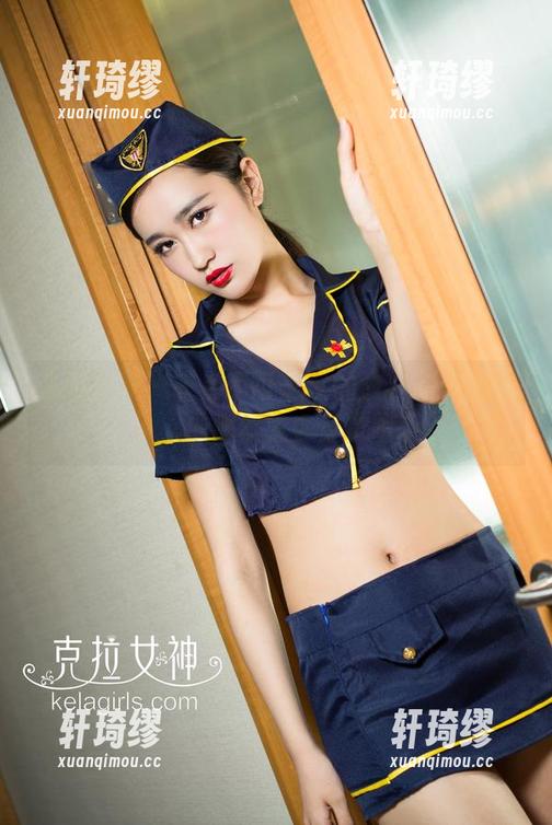 克拉女神 - 有点不可思议的白衬衫美图合集，依娜丝太会穿了吧。