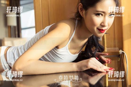 克拉女神 - 免费图集，每一次翻阅都像踏入子吟的纯白幻境。