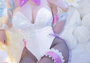 前羽rr短裙写真，直接挑战人间重机灵，偶尔小松，偶尔紧致。