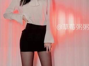 微密圈 – 十万口草莓粥粥与她那捧着甜蜜的睡衣合集，我的注意力都快泡汤了。
