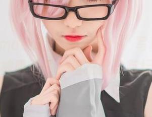 南桃Momoko的“玛修女仆”写真集：你一定被吸引了，但抱歉没有标价。