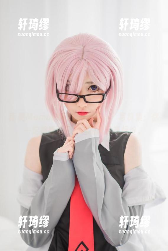 南桃Momoko的“玛修女仆”写真集：你一定被吸引了，但抱歉没有标价。