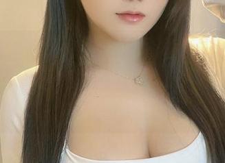 微密圈 – 不是我说，原图里的可馨juicy穿黑色蕾丝裹胸，感觉比我心中想象的更多了一点？