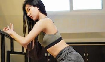 嗲囡囡 – 看Hana妹在黑白里游走，这套图来点儿啥？暗黑风？