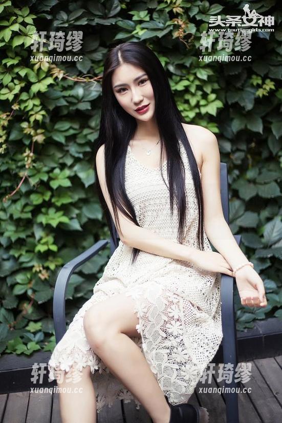 头条女神 - 看！李梓熙的最新图包，花仙子造型，真是个美丽的误会！