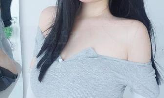 原图：女主K换上蓝色泳装女仆，真觉得这都是逼迫我放下泳圈的节奏啊。