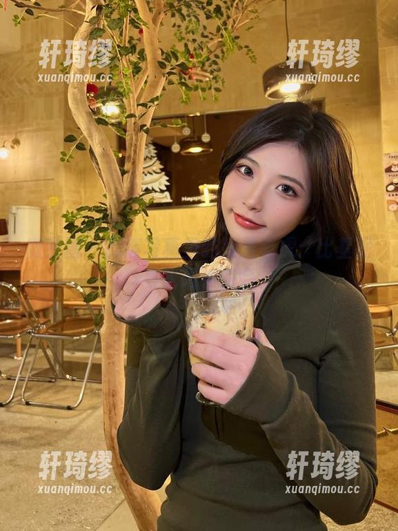 微密圈 - 高清写真里的妮是老虎：比基尼与我眼神交会