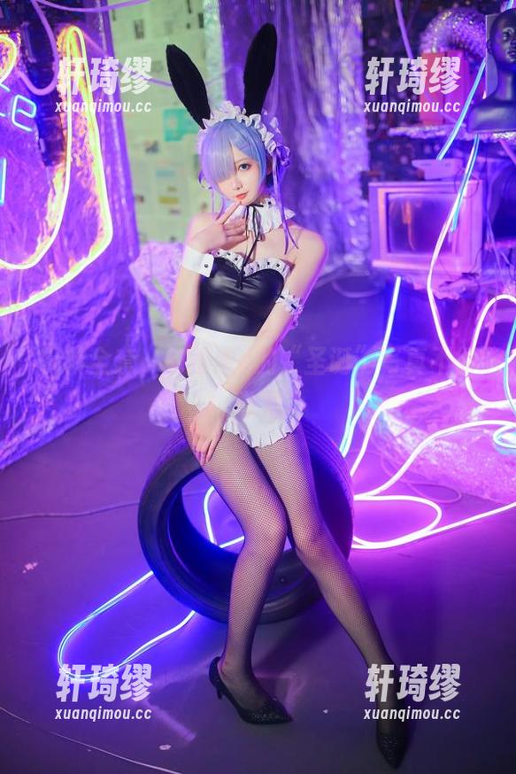 封疆疆v 玩转全套,封疆疆v的“圣诞”写真不循常规
