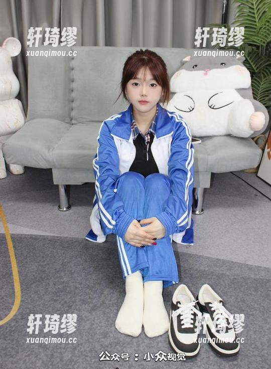 小众视觉-圆圆 小众视觉 - 在无圣光的世界里,圆圆的毛衣是我的图包主打!