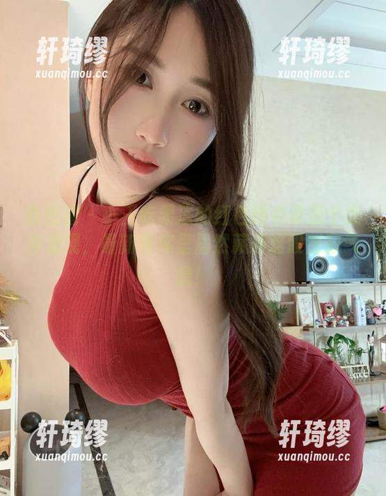 微密圈 - 小玉吃果冻的红色睡衣真是个意外发现，最新图库里居然藏着这股甜蜜气息！