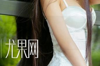 尤果网 – 说到“琳丽海边”，就没有不喜欢的，这些高清原图胜负手来着！