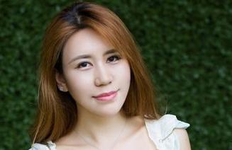 尤物馆 – Seven小七驾驭比基尼，图片中却躲着一丝难言之隐