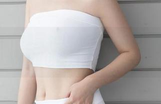 尤蜜荟 – 娜露selena整装待发，没圣光的制服也能撩，你怎么看？