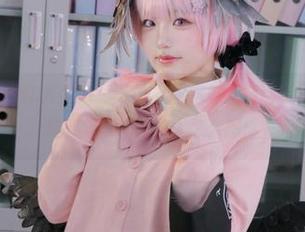 弥美Mime扮演HK416，不仅COS得好，看她手里的武器，哎呀，这得问问敌人怎么想！