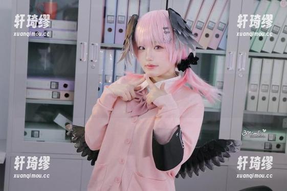 弥美Mime扮演HK416，不仅COS得好，看她手里的武器，哎呀，这得问问敌人怎么想！