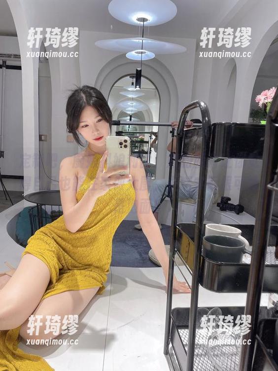 定制吧，厨娘抖娘利世！她的图片让你觉得自己也能在家做大厨，虽然实际很可能是泡面！