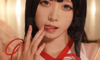 紧急更新！朝雾爱新出棉袜写真集，脑海里乱入的想法真不少。