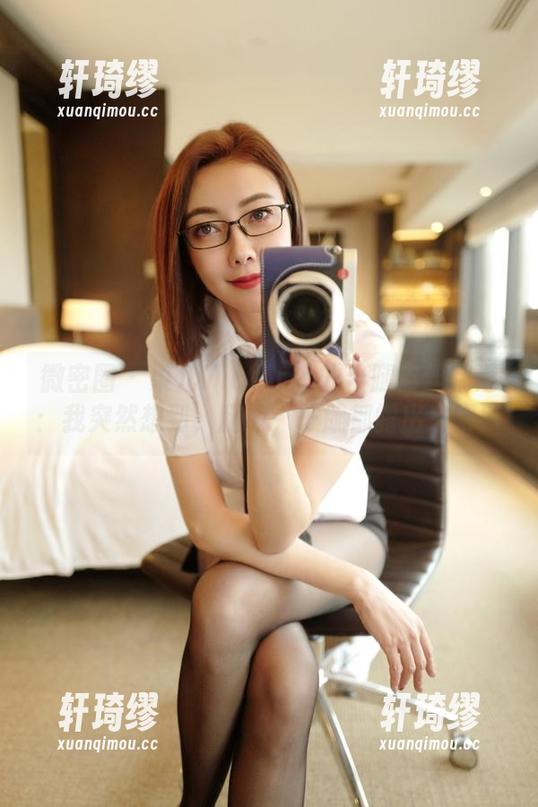 果儿Victoria 微密圈 - 果儿Victoria的半腿肉丝精选:我突然想到,腿嘛,干脆都露出来吧!
