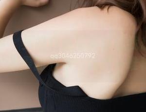 梦丝女神 – 灵唯白丝写真竟让我想起小时候那种厚厚的书本，裹着一堆秘密。