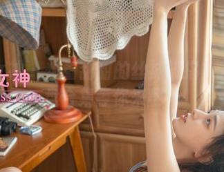 梦丝女神 – 想看甜甜的丝袜脚指？万吨网盘合集等你来翻！