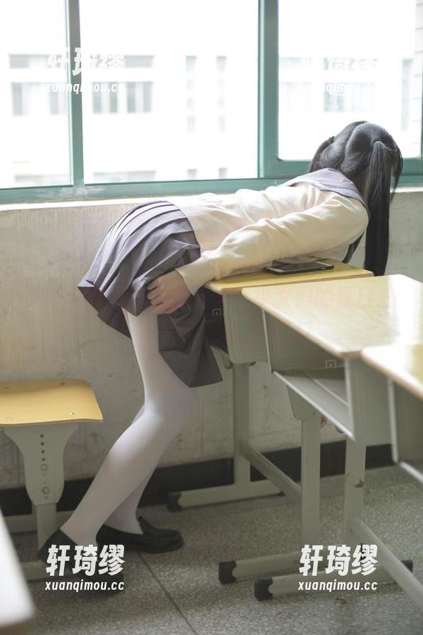 森萝财团 森萝财团黑丝私拍合集,少女们的夏日浪漫——你可别说太明显!