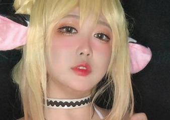 椒妮佐仁的黑丝套图，带点小挑逗的执着
