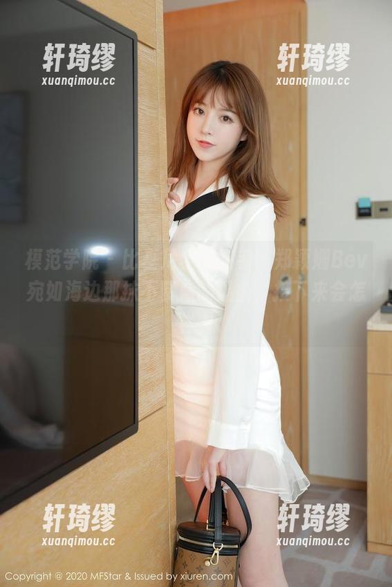 模范学院-郑颖姗Bev 模范学院 - 比基尼全集在手,郑颖姗Bev宛如海边那抹不聚焦的温柔,接下来会怎样?