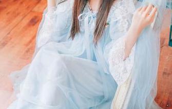 樱群带你看校服写真：从地板看校服，从窗外看年轻，被青春搞得一头雾水！