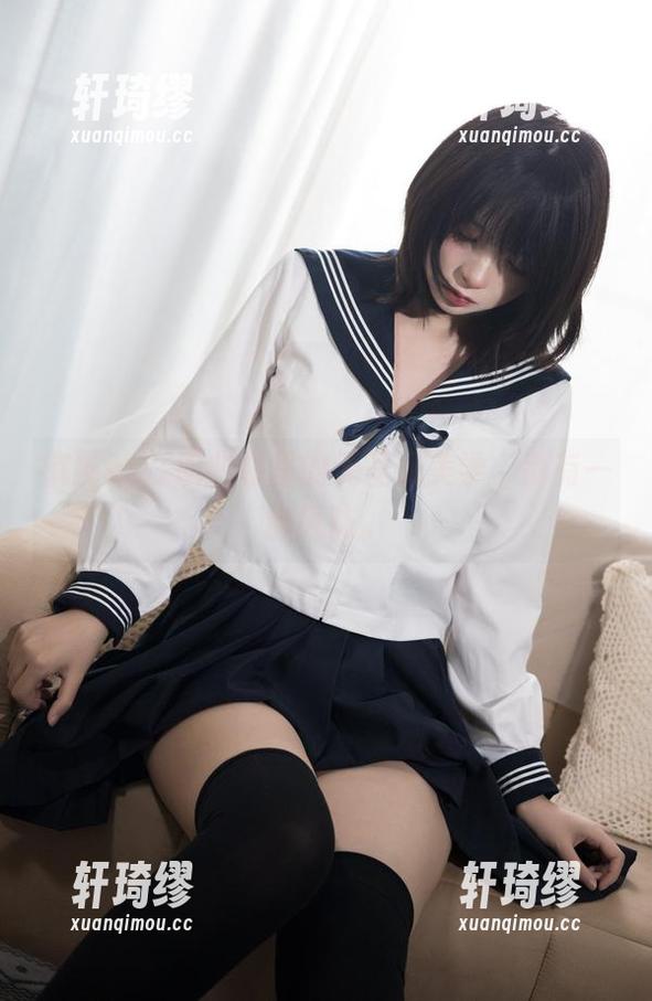 疯猫ss在职业装里的无圣光美学，别有一番风味。