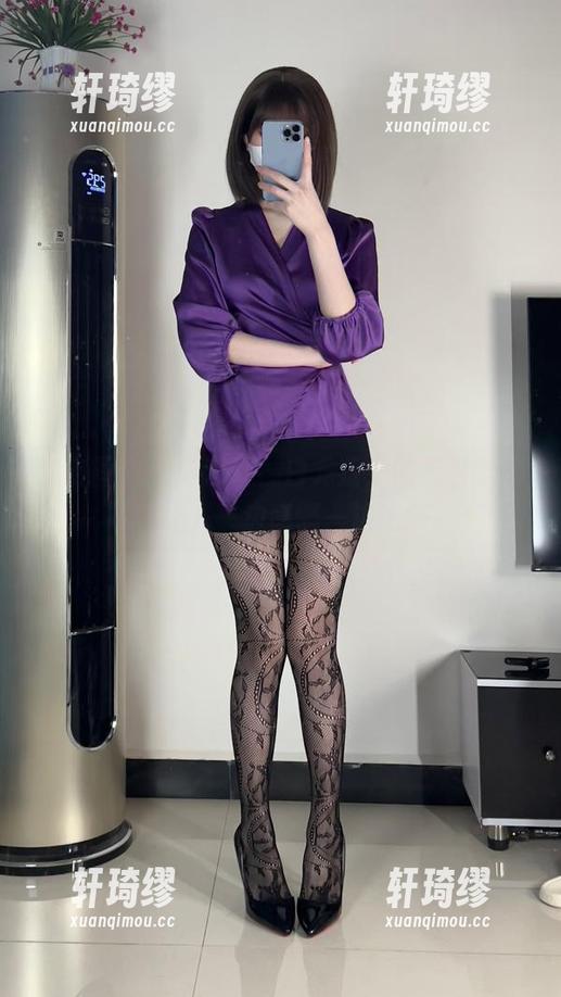 微密圈 - 光影流转，白龙猫女的天台全套写真让人一边感慨一边迷醉。
